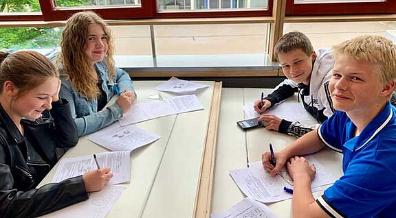 Schüler im Regelzug